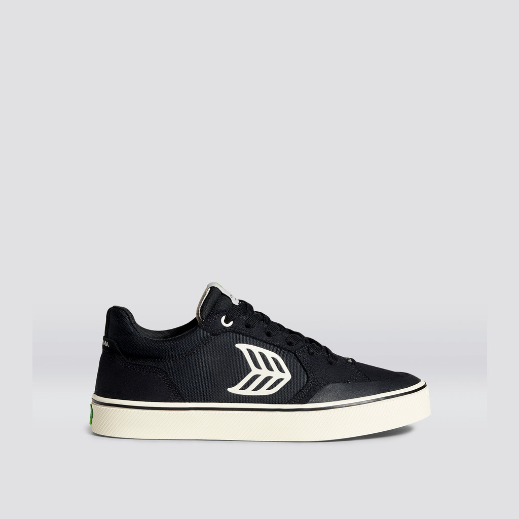 Cariuma Low Top Suede The Vallely Dam Svarta | 316742-NUZ